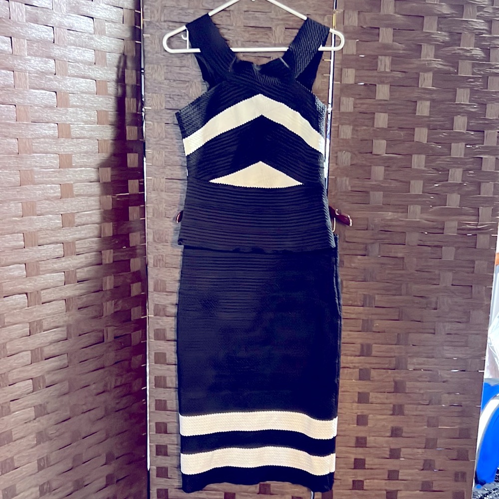 NY & company skirt set, worn once! Black and white pattern, stretchy material.